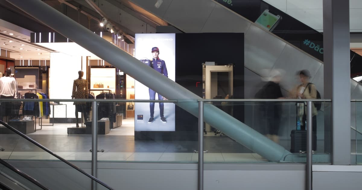 Berapa Harga Iklan Digital Signage di Mall Jakarta? Panduan Biaya & ROI 2026